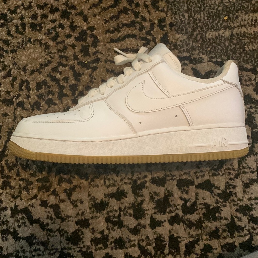 Nike Air Force 1.      D12739-100.     Size 7.5 - Picture 2 of 7
